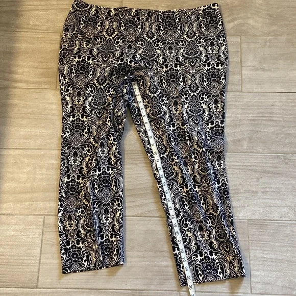 Ann Taylor black and white patterned slacks in women’s size 18 - Picture 4 of 8